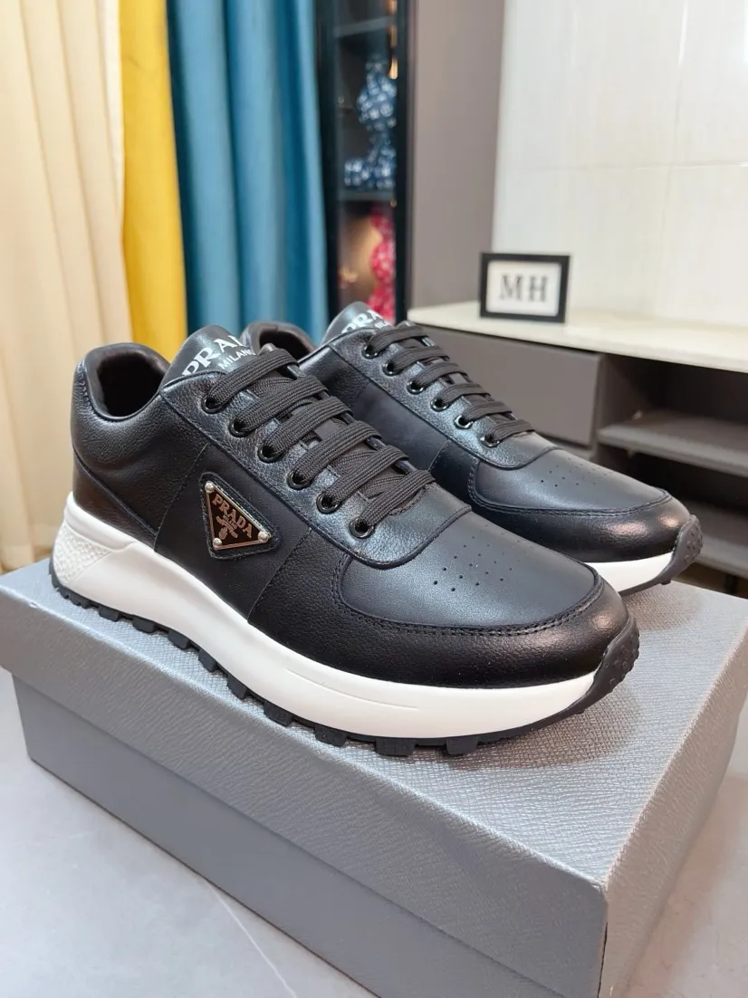 Men's shoes 💰440🌹🌹 [Prada] New men's shoes from the Milan show are released, new models from the official website: 1 production 🔺Original version, continuing the charm inheritance, innovation and tribute ⚫️Young and fashionable you must have 🎗movable feet without odor; imported suede cowhide with wear-resistant rubber soles; suitable for all seasons, fashionable and versatile. Code number:38-44